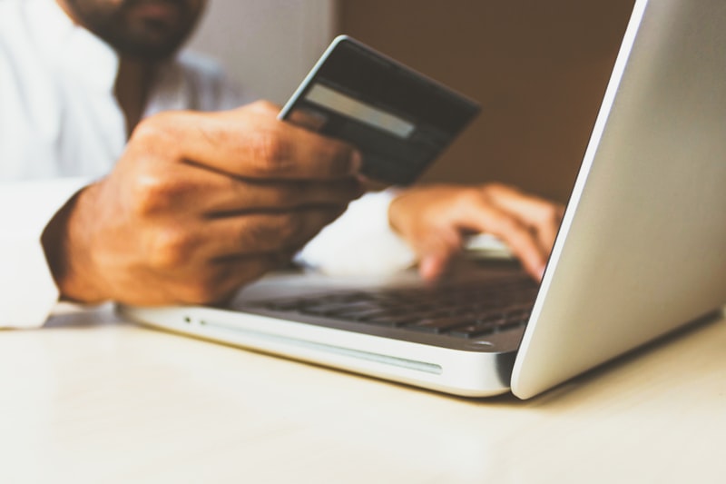 Pagamento contactless con smartphone sul POS